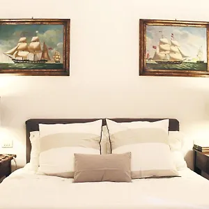 Casa Chinaski Bed & Breakfast